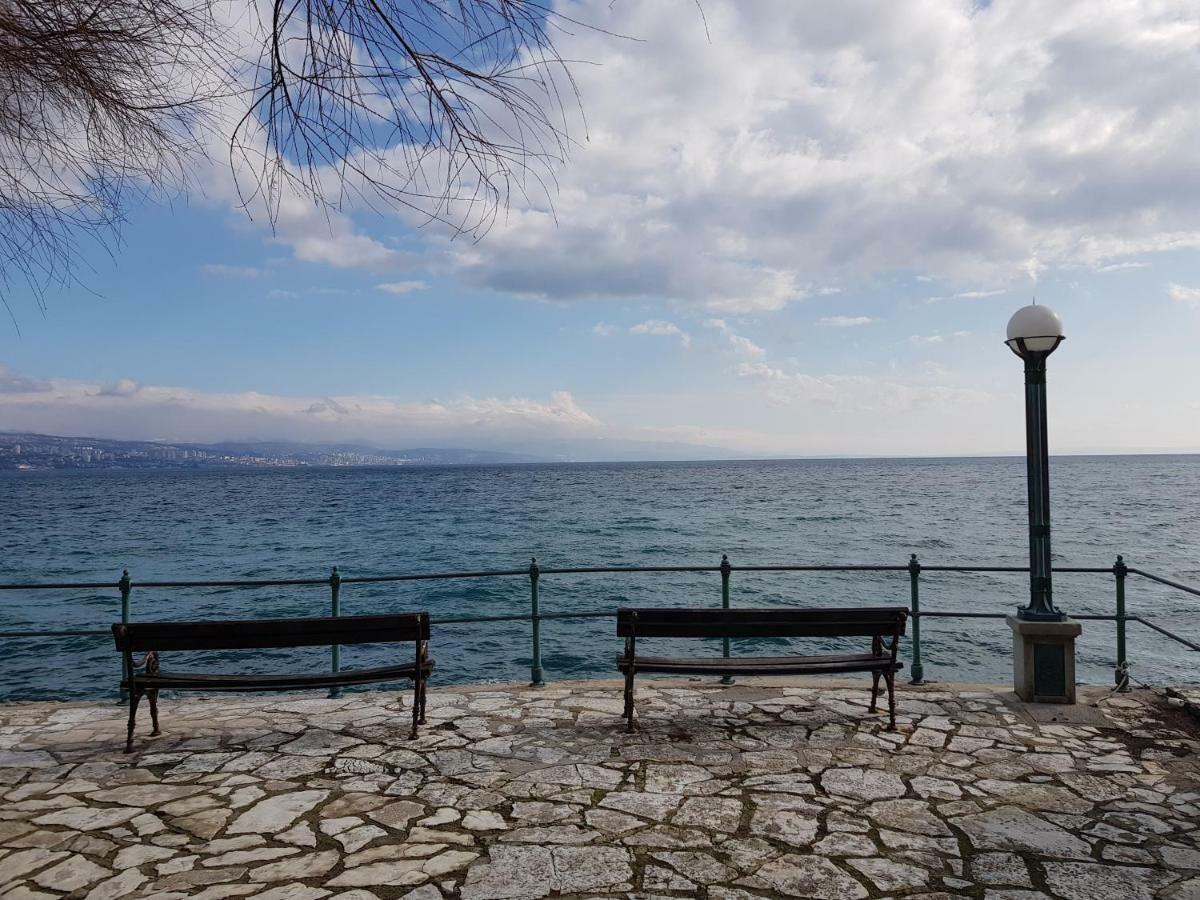 Sunny Apartment 150 M From The Sea Opatija Exterior foto