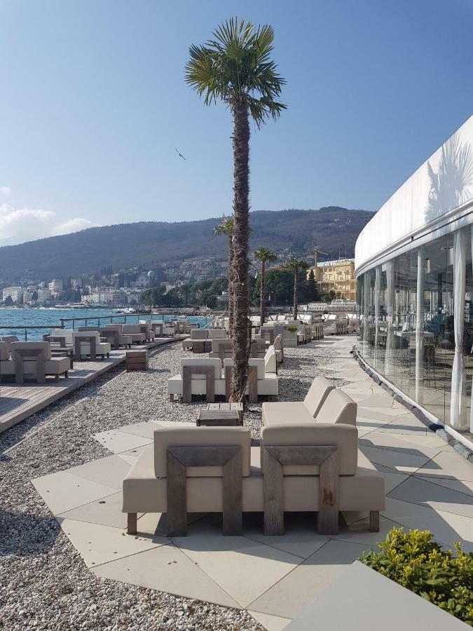 Sunny Apartment 150 M From The Sea Opatija Exterior foto